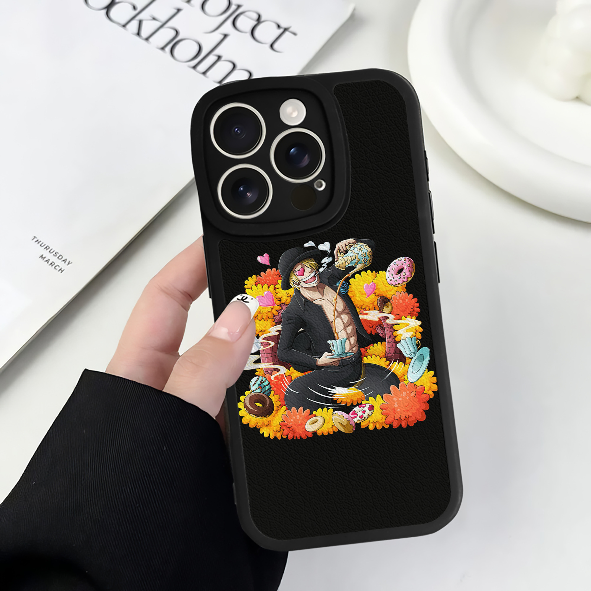 （画像用） ワンピース サンジ ONE PIECE Sanji 【iPhone 16シリーズ対応】シリコンスマホケース（レザー調） 材質：シリコン
